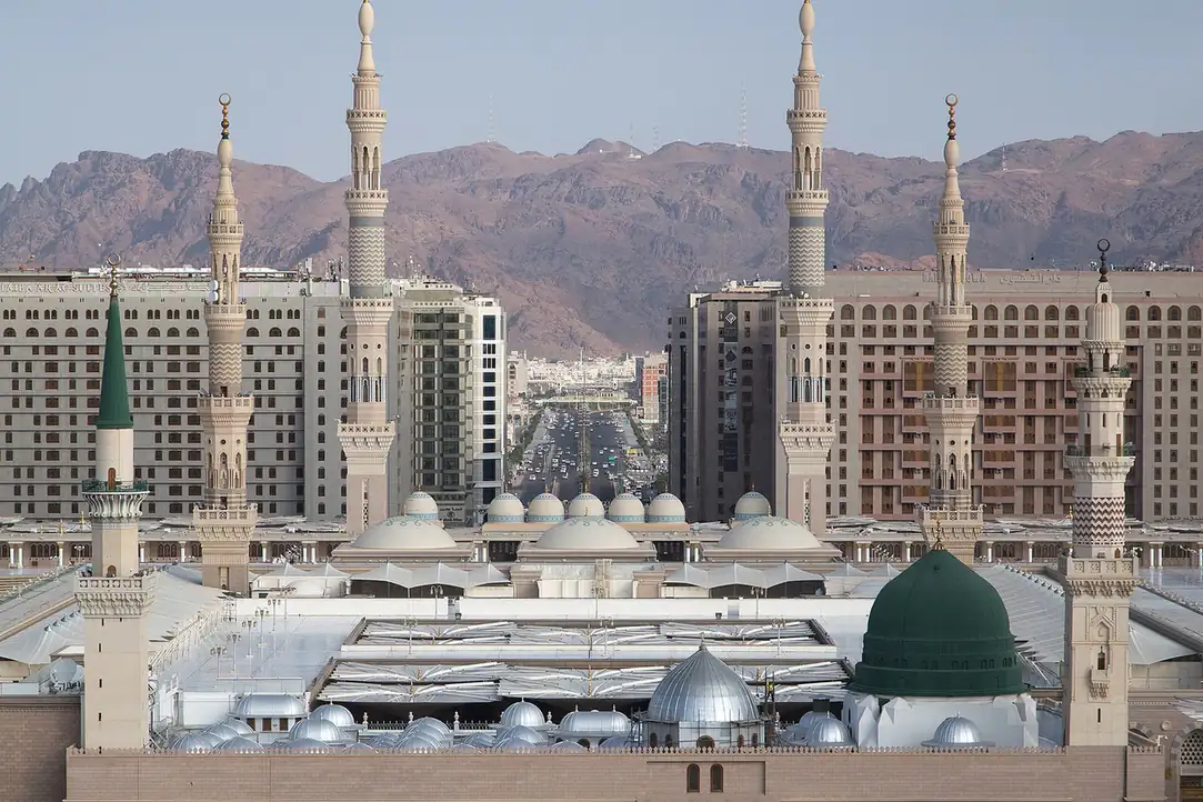 Jeddah Airport to Madinah — private Umrah transfer