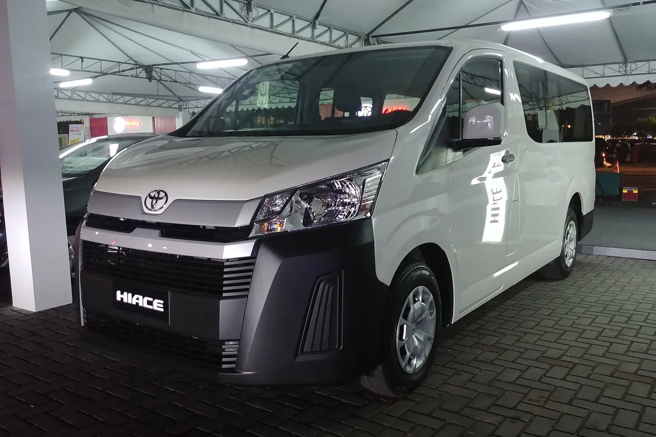 Toyota Hiace Van — Toyota Hiace high-roof van, private Umrah transfer vehicle